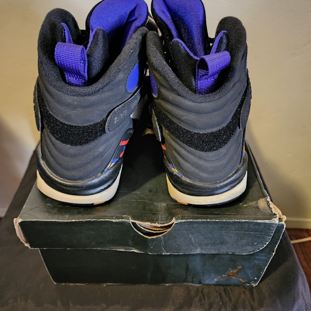 Air Jordan 8 Three-Peat - Picture 2 of 5